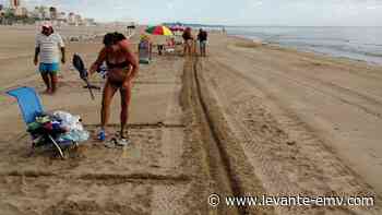 Un surco en la playa de Gandia para guardar la distancia - Levante-EMV