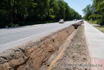 Bestuurder belandt in gracht en verwondt agent