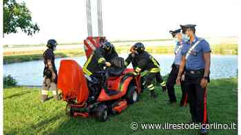 Si ribalta con il trattore mentre taglia l’erba - il Resto del Carlino