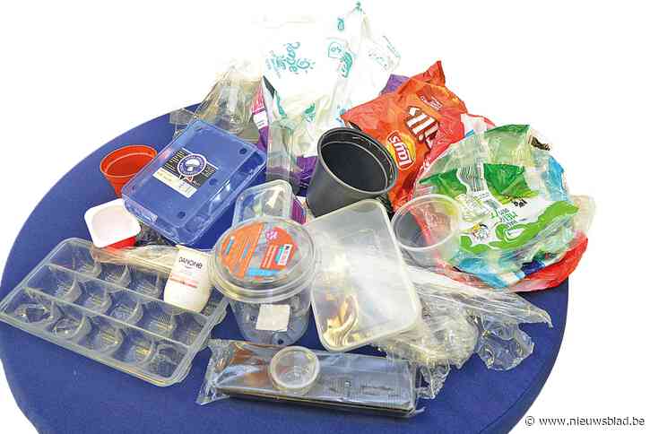 Meer gevulde blauwe zakken