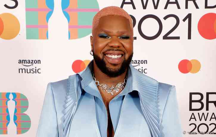 MNEK says there should be “more queer voices of colour in music”