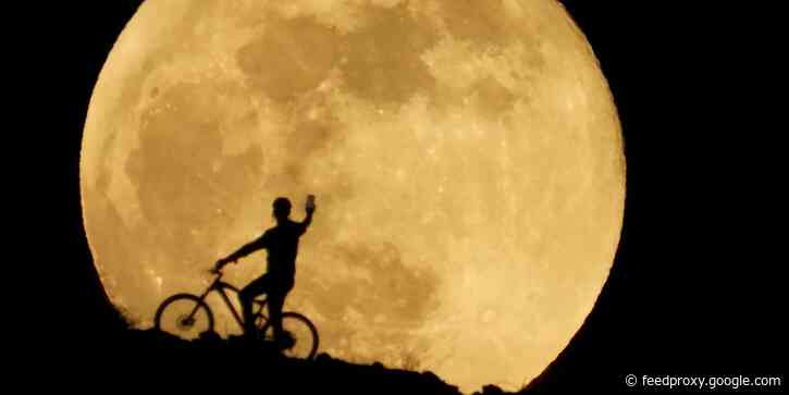 A Strawberry Moon is rising Thursday evening - your last chance to see a supermoon this year