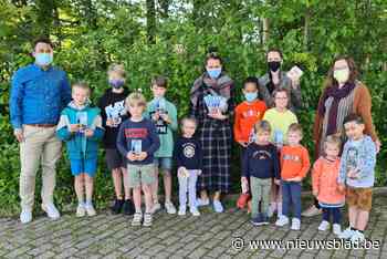 Leerlingen krijgen huidskleurpotloden cadeau: “Er is meer dan alleen maar zalmroze” - Het Nieuwsblad