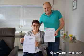 Koppel ontvangt parkeerboete voor auto die ze al vier jaar geleden verkochten: “De buurman heeft voor ons een - Het Nieuwsblad