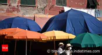 Italy reports 28 coronavirus deaths on Thursday, 927 new cases - Times of India