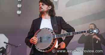 Guitarist quits Mumford & Sons to 'speak freely' on politics - Weyburn Review