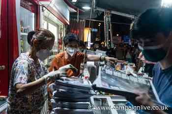 Hong Kong pro-democracy newspaper Apple Daily prints million copies of final edition