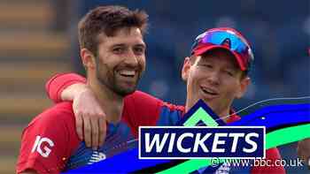 England v Sri Lanka: Mark Wood takes two wickets in two balls