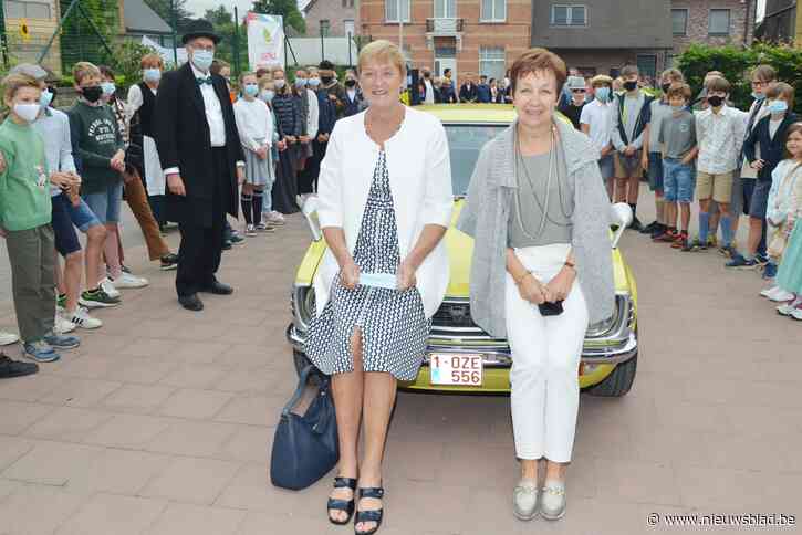 Basisschool De Kruin wuift juffen Carine en Marleen uit