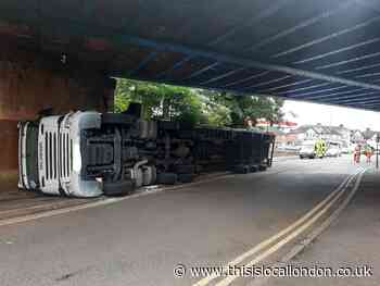 Eden Park: Lorry crashes into rail bridge causing delays