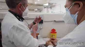 Un pratese su tre in trasferta per il vaccino - Il Tirreno