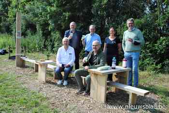 De spoorlijn werd een fietsroute, maar uitrusten kan je er nu wel op een ‘landschapsperron’