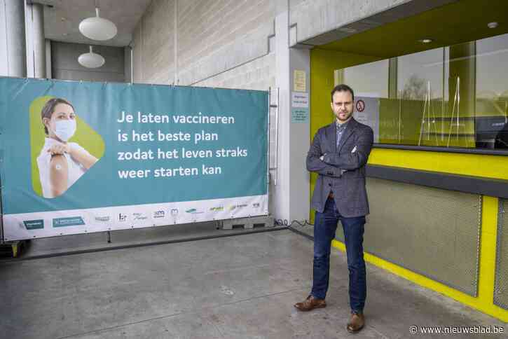 KAART. Kijk hier hoever jouw gemeente staat met vaccineren: “Twintigers worden nu uitgenodigd voor eerste prik”