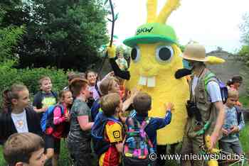 Leerlingen Heilig Hartschool maken kennis met nieuwe mascotte Skwibus