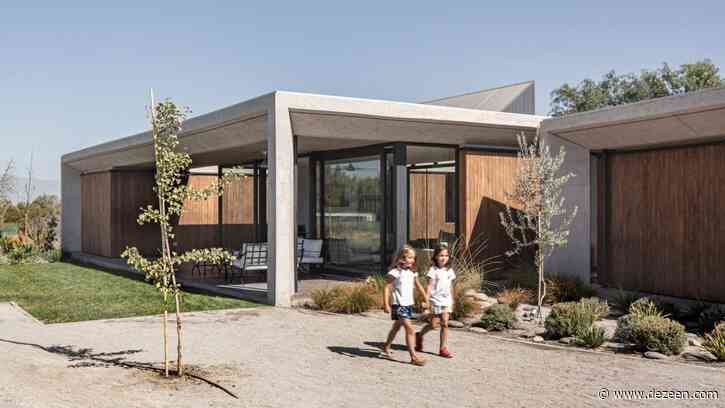 Lush courtyards punctuate Chilean retreat Casa Altos by Duque Motta & AA