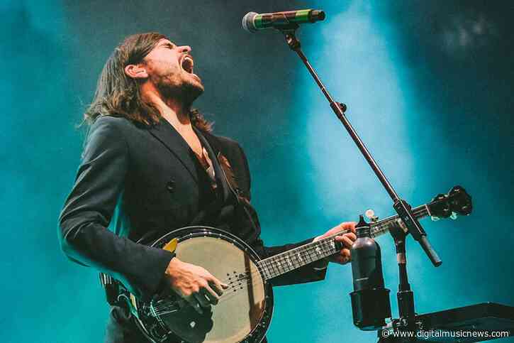 Mumford & Sons Guitarist Is Quitting the Band to ‘Speak Freely’ on Political Issues