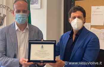 Il prof. Giovanni De Lellis omaggiato dal sindaco di Portici - Vesuvio Live