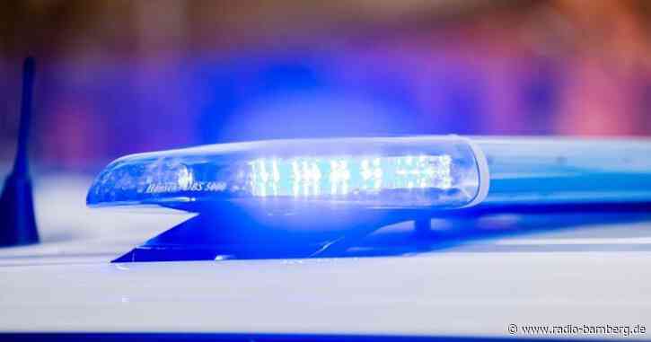 Betrunkener schleudert Messer auf Polizisten