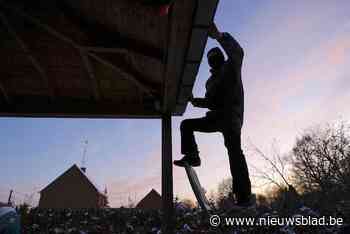 Dieven maken geld buit in woning