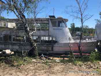 Toronto Island Marina toils to clean up mess of disused boats - Toronto Star