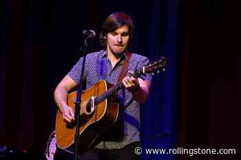 Charlie Worsham Previews ‘Sugarcane’ EP With Charming New Song ‘Half Drunk’