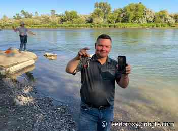 iPhone recovered after 3 days underwater in Idaho river; still on and working