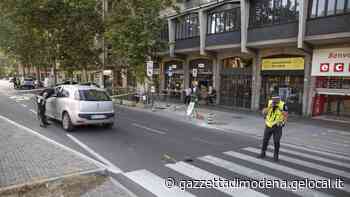 Modena. Incidente sulla Giardini: 65enne gravissima Professoressa travolta mentre attraversa - La Gazzetta di Modena