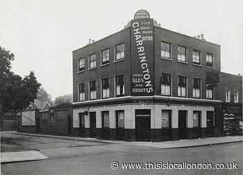 The Standard pub in Loughton pictured as the Royal Standard 100 years ago