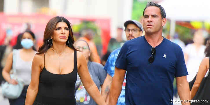 Teresa Giudice & Boyfriend Louie Ruelas Hold Hands While Shopping in NYC