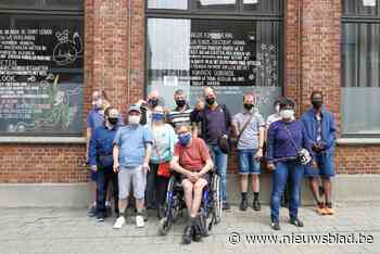 Den Brand dicht wandeling vol vensterverzen bij elkaar