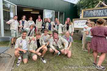 Scouts knippen lint door van splinternieuw lokaal dat vervallen schooltje vervangt