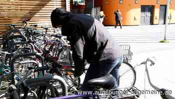 Rettungswagen stellt flüchtenden Jugendlichen