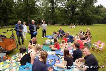 Picknick met koffiekoeken en bubbels in Hof De Bist  <BR />