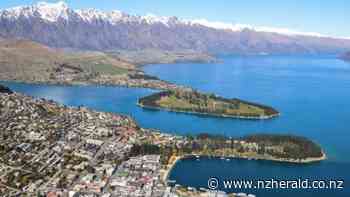 Covid 19 coronavirus: Queenstown hotels feel impact of pause in travel bubble - New Zealand Herald