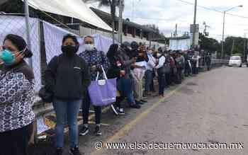 Residentes de Cuernavaca soportan el frío para ser vacunados - El Sol de Cuernavaca