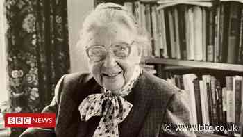 Elsie Widdowson: World War Two food rationing 'genius' gets blue plaque - BBC News