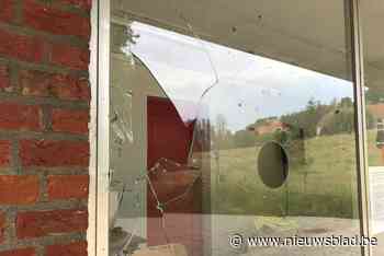 Voetbalclub krijgt opnieuw af te rekenen met vandalisme: “Ze gooien zelfs met stenen naar Oscar, onze grasmaaier”