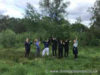 Putney High School students help conserve Wimbledon Common
