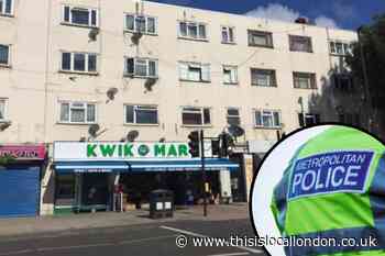 Police close convenience store in Mitcham