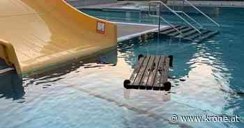 Kinderrutsche gesperrt - Rowdys wüteten im Freibad in Neunkirchen - Krone.at