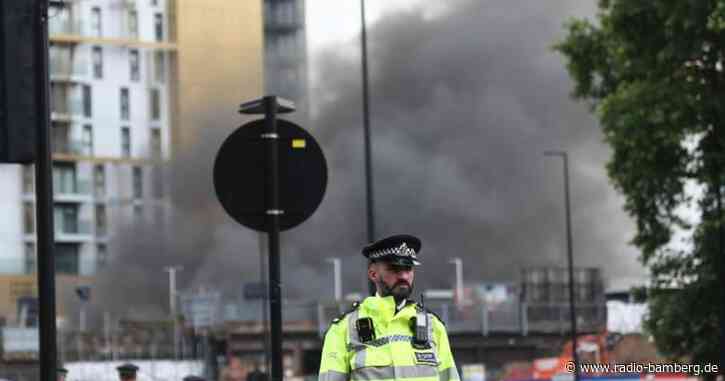 100 Feuerwehrleute bei Großbrand in London