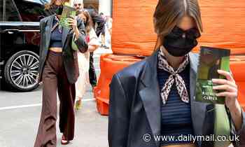 Kaia Gerber is the epitome of style as she arrives at the Marc Jacobs show flashing her abs