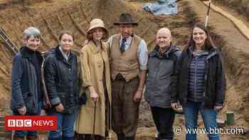 The Dig: Netflix film helps boost Sutton Hoo visitor numbers - BBC News