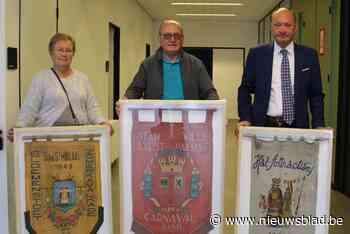 Steltenlopers schenken unieke erewimpels aan gemeente (Merchtem) - Het Nieuwsblad