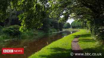 Leeds & Liverpool canal: park planned for 20-mile stretch
