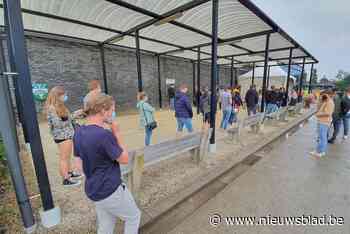 File voor vaccin zonder afspraak: “Ik wil mijn kamp niet door corona laten verpesten”