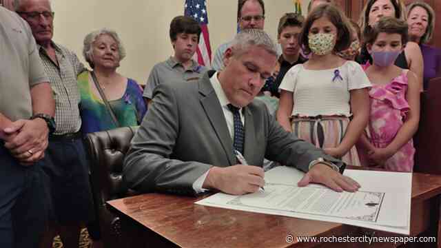 '3-foot' bike safety bill becomes law in Monroe County