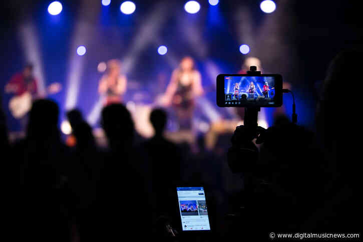 How to Livestream Like a Pro — Here Are 8 Proven Tips