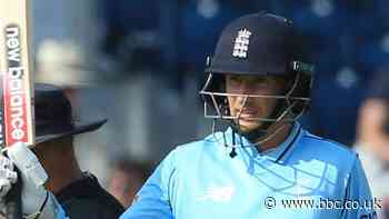 England v Sri Lanka: Joe Root and Chris Woakes help hosts win in Chester-le-Street