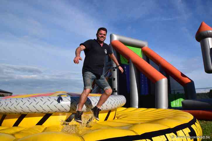 Dankzij Kristof heeft deze gemeente hele zomer lang mini-pretpark: “Pop-up met springkastelen, hindernissenbanen en groot terras”